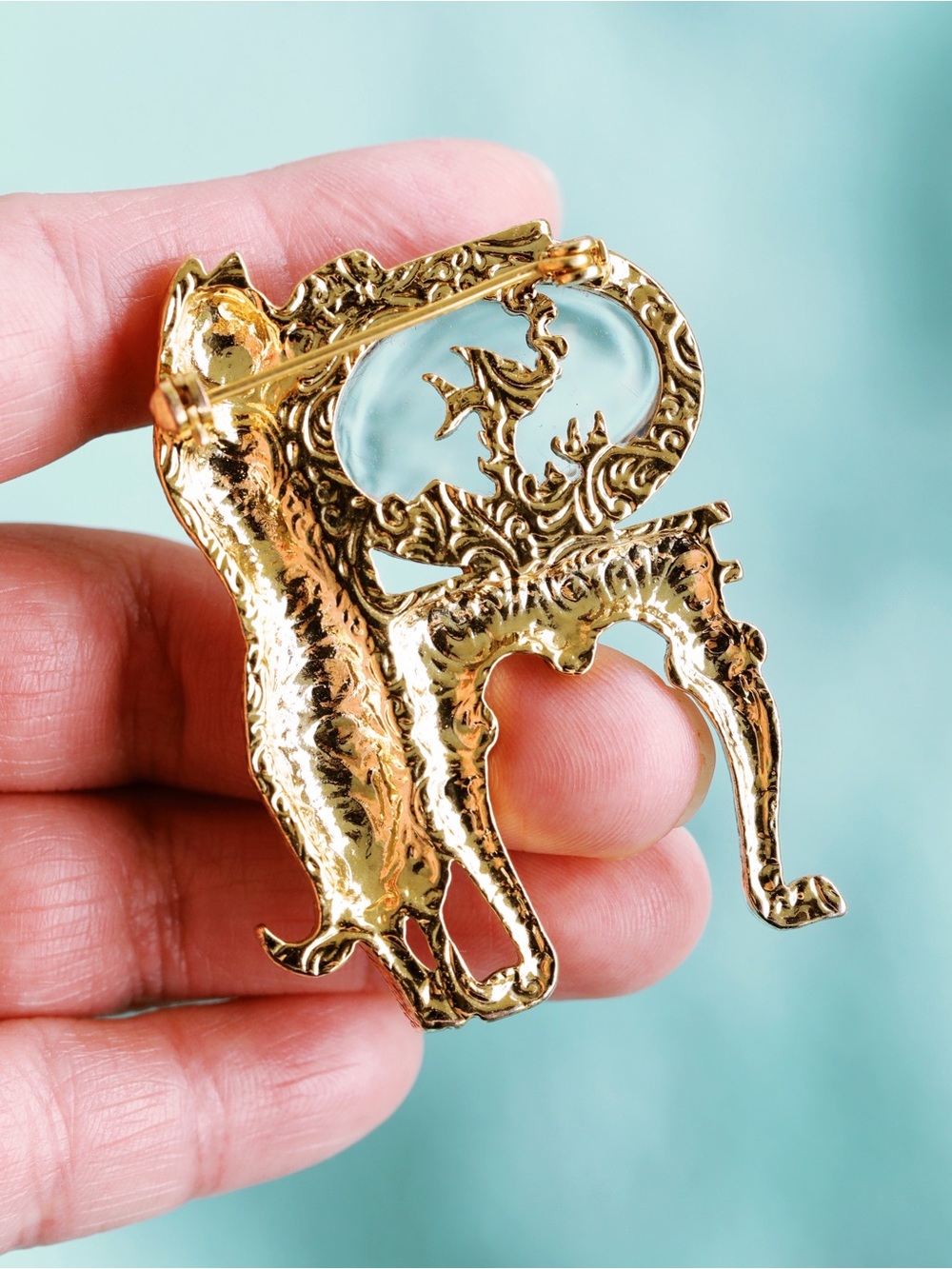 Vtg 1928 Jewelry 14K Gold-Dipped Crystal Cat & Fish Bowl Whimsical Lucite Pin NW - Picture 2 of 3